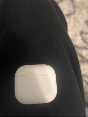 White Wireless Airpods